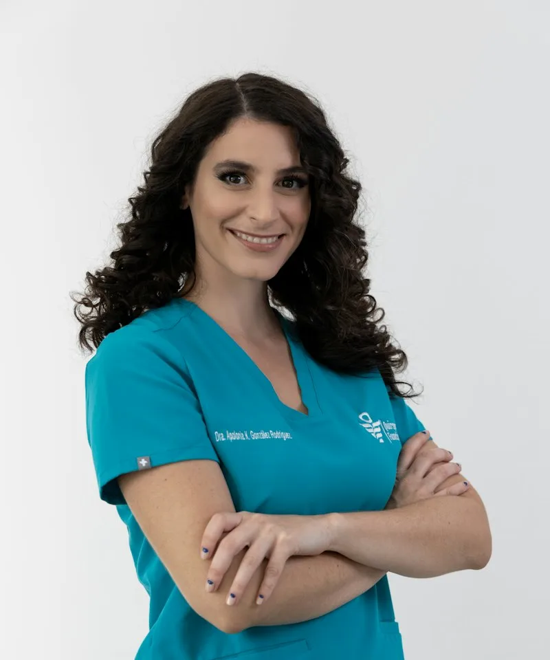 Dr. Amira Haddad Dr. Amira Haddad, Lavora Clinic